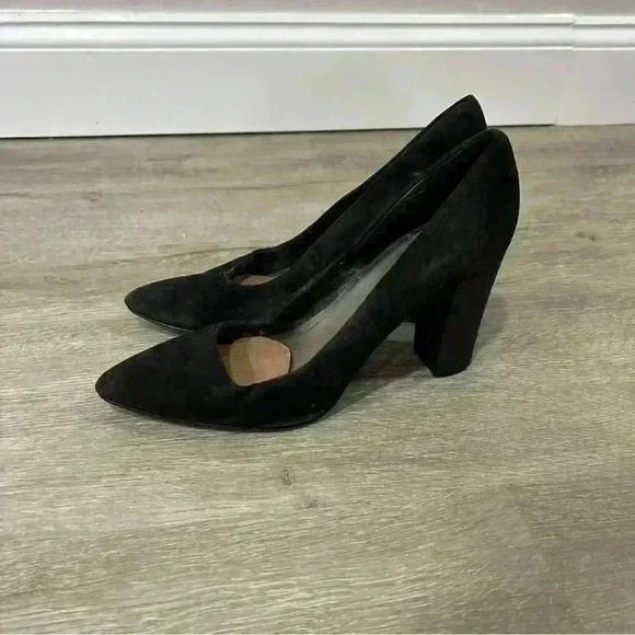 Tahari Tallie Black Suede Block Heel Point Toe Pump Size 8 - Picture 1 of 5